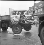 6152 Zwaar beschadigde vrachtwagen na botsing met tramstel van lijn 3 op de kruising Bree en Langegeer.