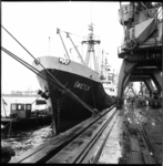 6456 Poolse schip 'Swietlik' als 20.000e zeeschip in 1962, afgemeerd in de Waalhaven.