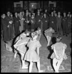 7241-1 Dansdemonstratie door leerlingen van de Rotterdamse Dansacademie bij de start van de             ...