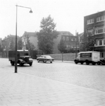1976-2444 Gezicht op bebouwing aan de Rochussenstraat.