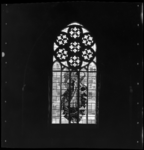 THO-2041 Een glas-in-loodraam in de kerk van de Heilige Martelaren van Gorcum aan het Stieltjesplein.