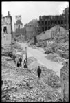 1980-5053 Bovenaanzicht op de door het bombardement van 14 mei 1940 getroffen omgeving van de Wijnstraat. Aan ...