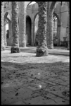1980-5094 Het interieur van de zwaar gehavende Sint Laurenskerk enige tijd na het bombardement van 14 mei 1940. De ...