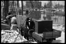 1980-5121 Brandkasten, afkomstig van de door het bombardement van 14 mei 1940 getroffen Bank voor Handel en Scheepvaart ...