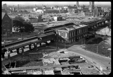 1980-5185 Vanaf het Witte Huis een overzicht van de kale vlakte van de binnenstad als gevolg van het bombardement van ...