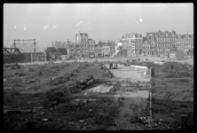 1980-5330 Vanaf Station Hofplein zicht op de door het bombardement van 14 mei 1940 verwoeste omgeving Raampoortstraat, ...