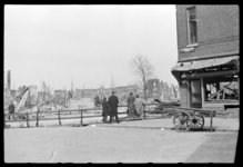 1980-5385 De door het bombardement van 31 maart 1943 zwaar getroffen omgeving van het Grote Visserijplein met verwoeste ...