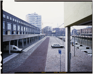 FD-12502-3 Appartementen met onderliggende parkeerplaatsen aan de Rijksboom. Rechts de Entrepothaven en een stukje van ...