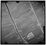 FD-4299-12 Verticale luchtfoto van de polder Schieveen bij De Zweth en de Delftsche Schie, met de Kandelaarweg (onder) ...