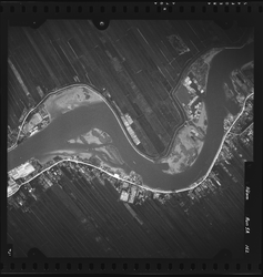 FD-4299-162 Verticale luchtfoto van Capelle aan den IJssel en Krimpen aan den IJssel met de Hollandsche IJssel en de ...