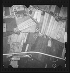 FD-4299-204 Verticale luchtfoto van Oud-Pernissche Polder en Deijfelsche Polder ten zuiden van Pernis met de ...