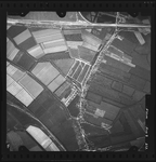 FD-4299-223 Verticale luchtfoto van Nieuw Engeland, de Kleine Oudelandsche Polder en de oliespoorlijn.