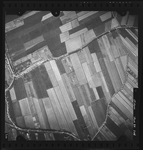 FD-4299-246 Verticale luchtfoto van de Rijksstraatwegbuurt met de Dordtschestraatweg (onder) en het Zevenbergschedijkje ...