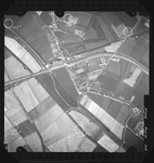 FD-4299-258 Verticale luchtfoto van Meeuwenplaat, de dorpskern van Hoogvliet, de Dorpsstraat, de Hoogvlietsche Dijk, de ...