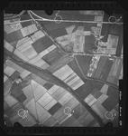 FD-4299-270 Verticale luchtfoto van de Polder Het Buitenland van Rhoon, de Groene Kruisweg, de Koedood (rivier), de ...