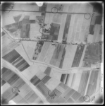 FD-4299-271A Verticale luchtfoto van de polders Oud Pendrecht en Nieuw Pendrecht met de havenspoorlijn (boven), de ...