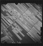 FD-4299-285 Verticale luchtfoto van de polder Nieuw-Reijerwaard, met de Voorweg en de Blaak (water). Oriëntatie: ...