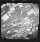 FD-4299-291 Verticale luchtfoto van de dorpskern van Spijkenisse, met onder meer de Kerkweg en de Molendijk. ...