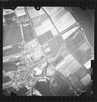 FD-4299-292 Verticale luchtfoto van Spijkenisse, de Groene Kruisweg, de dorpskern Spijkenisse, de Meeldijk, de Breeweg, ...