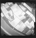 FD-4299-296 Verticale luchtfoto van de oude Maas, Meeuwenplaat en de Zalmplaat. Oriëntatie: noorden boven.