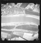 FD-4299-342 Verticale luchtfoto van de Berenplaat, de Oude Maas, psychiatrische inrichting Maasoord en de Geneverpolder ...