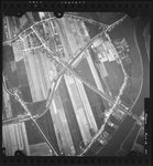 FD-4299-361 Verticale luchtfoto van Barendrecht met de Middeldijk, de Ziedewijdschedijk, de Noldijk, de Waal, de ...
