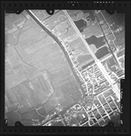 FD-4299-85 Verticale luchtfoto van de Oost-Abtspolder, de Delftsche Schie, de Rotterdamsche Schie (midden onder), de ...