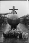 RDM-51581 Onderzeeboot de Hr.Ms. Zwaardvis met de bemanning en werknemers van de Rotterdamse Droogdok Maatschappij, RDM.