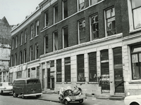 1968-1818 De huizen met nummers 16 t/m 26 in de Oudaenstraat, klaar voor sanering.