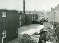 1968-757 Gezicht op de openbare school G.L.O. Starrenburg aan de Bilderdijkstraat.