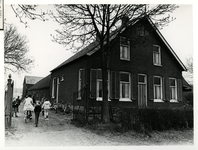 1969-1008 Een boerderij aan de Hoofdweg.