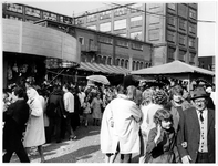 1969-2870 Kermis op Koninginnedag op het terrein van de Veemarkt.