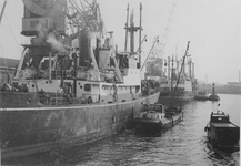 1970-1279 Merwehaven met schepen.