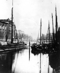 1971-311 De Blaak met de Beursbrug (afgebroken in 1872) en links een gedeelte van de Beurs.