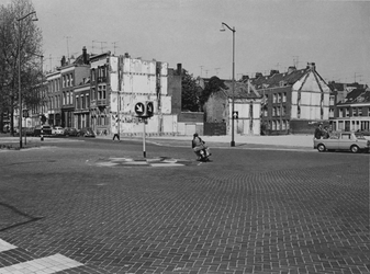 1971-788 Gesaneerde gedeelte van de Van der Werffstraat. Rechts de Dirk Smitsstraat, uit het zuidoosten hoek Vondelweg.