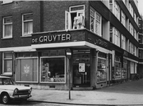 1971-938 Filiaal levensmiddelenbedrijf De Gruyter aan de Mathenesserweg, op de hoek van de Taandersstraat.