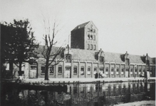 1972-165 Gezicht op de Nederlandse Stoombranderij en distilleerderij aan de Aelbrechtskade bij de Delfshavense Schie.