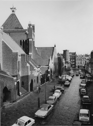 1972-2356 Noordschans gezien vanaf dak van de spaarbank op de hoek van de Jan Kruijffstraat. Links een deel van de R.K. ...