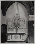 1972-597 Interieur van de Kerk van de Heilige Martelaren van Gorcum of Stieltjeskerk aan het Stieltjesplein. Altaarstuk.