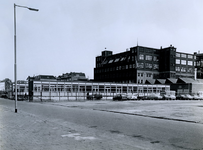 1972-848 Gebouwen van Gemeentewerken tussen de Goudseweg en Generaal van der Heijdenstraat. Op de achtergrond de oude ...
