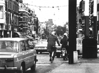 1973-1053 Het verkeer op de Lage Erfbrug en de Nieuwe Binnenweg.