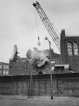 1973-1117 Sloopwerkzaamheden aan de RK Antonius Abtkerk op de Jan Kruijffstraat.
