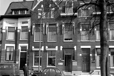 1973-758 Huizen nummers 128, 130 en 132 aan de oostzijde van de Heemraadssingel.
