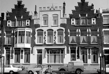 1973-766 Huizen nummers 156, 158, 160 en 162 aan de oostzijde van de Heemraadssingel.