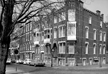 1973-816 Huizen aan de oostzijde van de Heemraadssingel hoek van de Rochussenstraat.