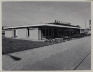 1973-955 Het clubgebouw van de Rotterdamse Rennersclub Feijenoord (uit het zuidwesten) aan de Albert Plesmanweg in ...