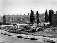 1974-1231 Bouw sporthal, hoek Gerdesiaweg en Slaak.