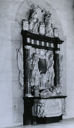 1974-144,-145 Grafmonument van Witte Cornelisz. de With in de Sint-Laurenskerk, vervaardigd door kunstenaar Pieter ...