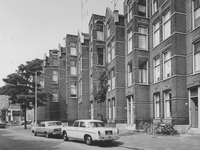 1975-1193-TM-1195 Huizen aan de Hooidrift.Afgebeeld van boven naar beneden:-1193: noordzijde, nummers 31, 29, 27, ...