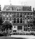 1975-1215 Huizen aan het Heemraadsplein nummers 18, 17, 16.
